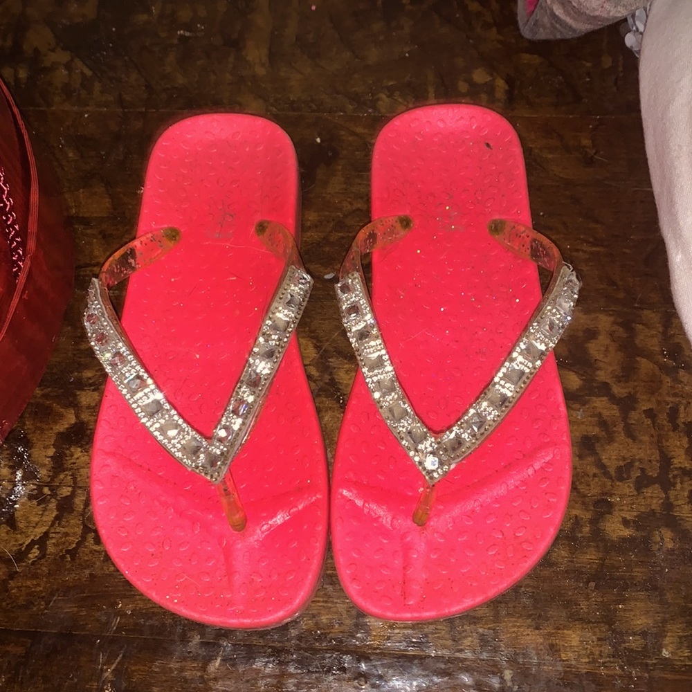 Big girls size 1 pink & bling flip flops